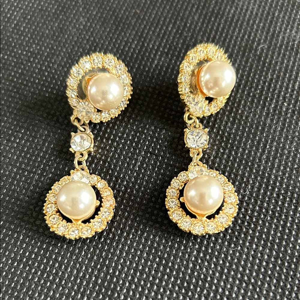 Elegant Gold and Pearl Drop Earrings